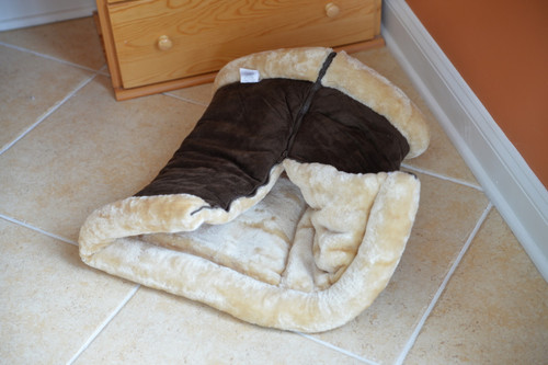 Armarkat Cat or Dog Bed Laurel Mocha & Beige C16HKF/MH