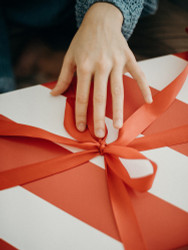 Gift wrapping techniques step by step