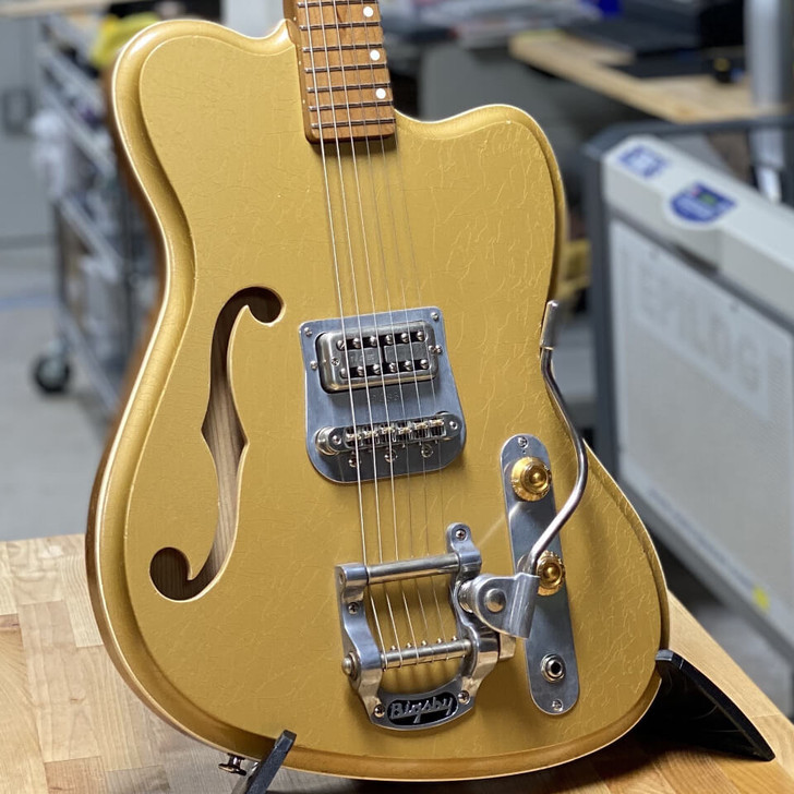 Vuorensaku Goldie Jones Custom Electric Guitar - Front
