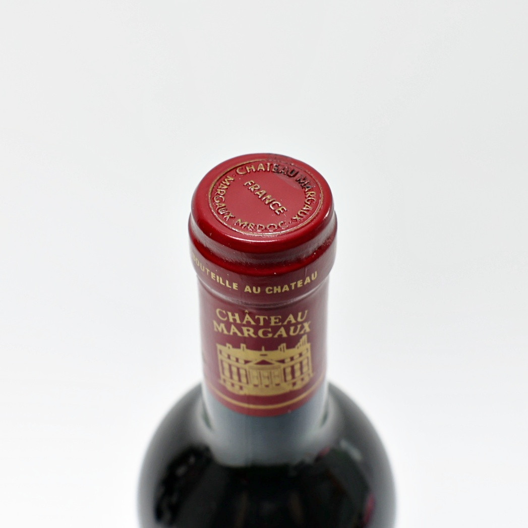 1990 Chateau Margaux, Margaux, France [leak, top shoulder] 25H2652