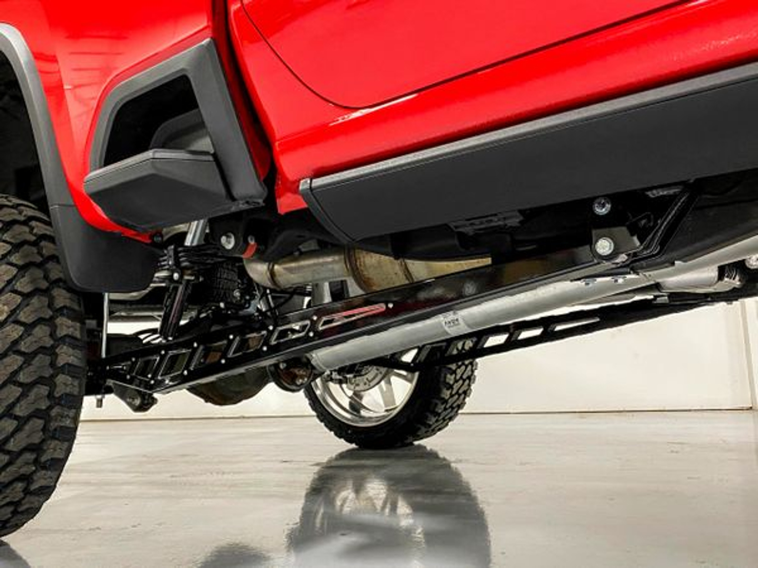 Chevrolet / GMC Silverado, Sierra 2500 20202024 Mcgaughys 60" Traction Bar Kit Switch Suspension