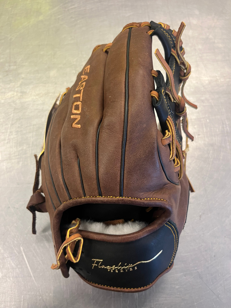 Easton Flagship Baseball Glove - Thumbnail 2