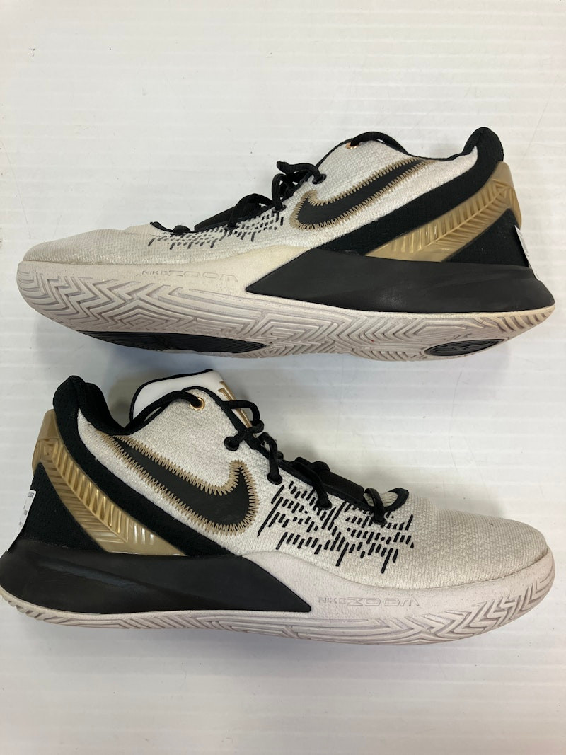 Used Nike KYRIE IRVING Senior Basketball Shoes Basketball Shoes