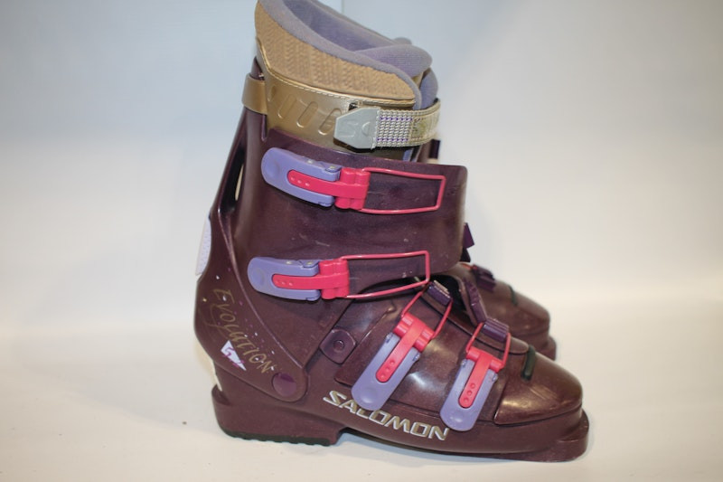 salomon evolution ski boots Series Size 25.5 Color Black Condition Use crucial for maintaining control at high speeds and executing aggressive maneuvers Used Salomon EVOLUTION 5.0 Womens