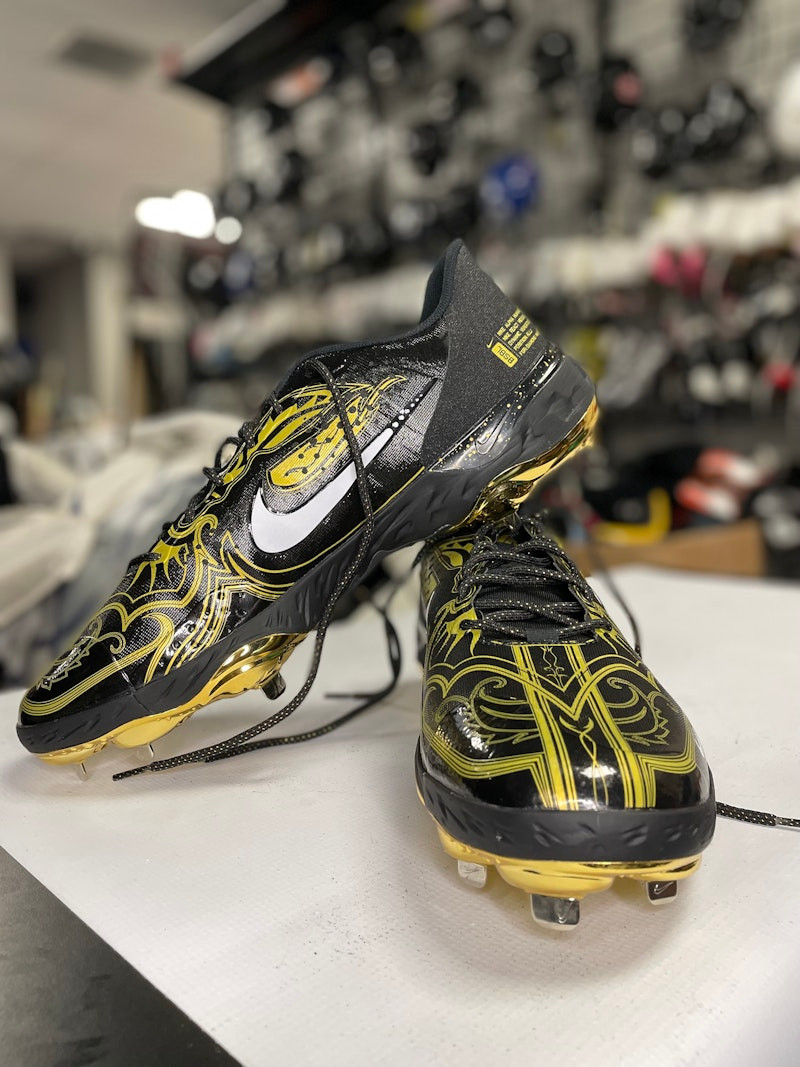 Used Nike CV3553-001 Senior 16 Baseball and Softball Cleats 11801-S000012822