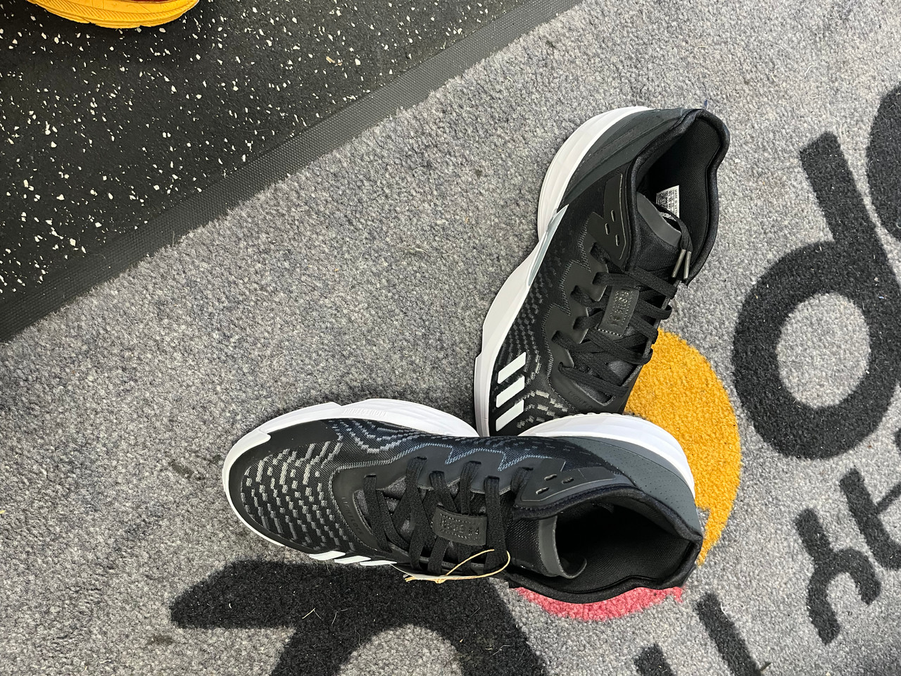 Used Adidas Basketball Shoes M Black Senior 9.5 display picture 3