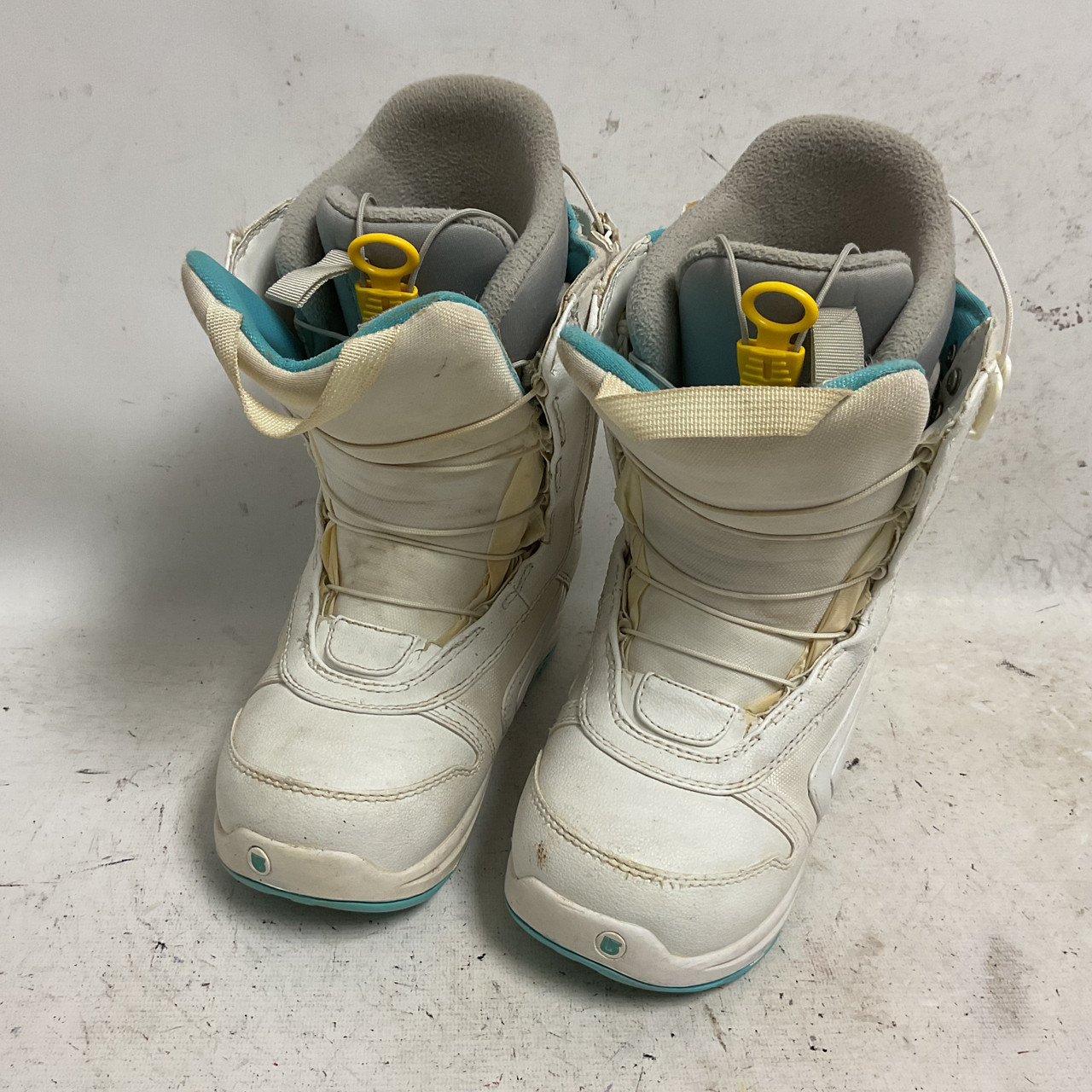 Used Burton EMERALD SMALLS Girls Snowboard Boots White And