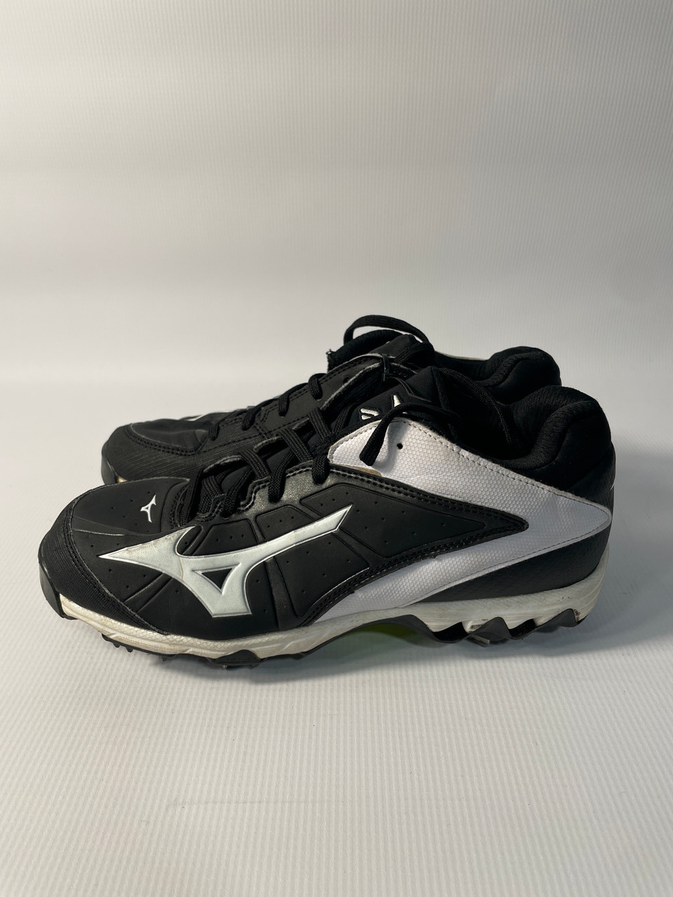 metal cleats size 8
