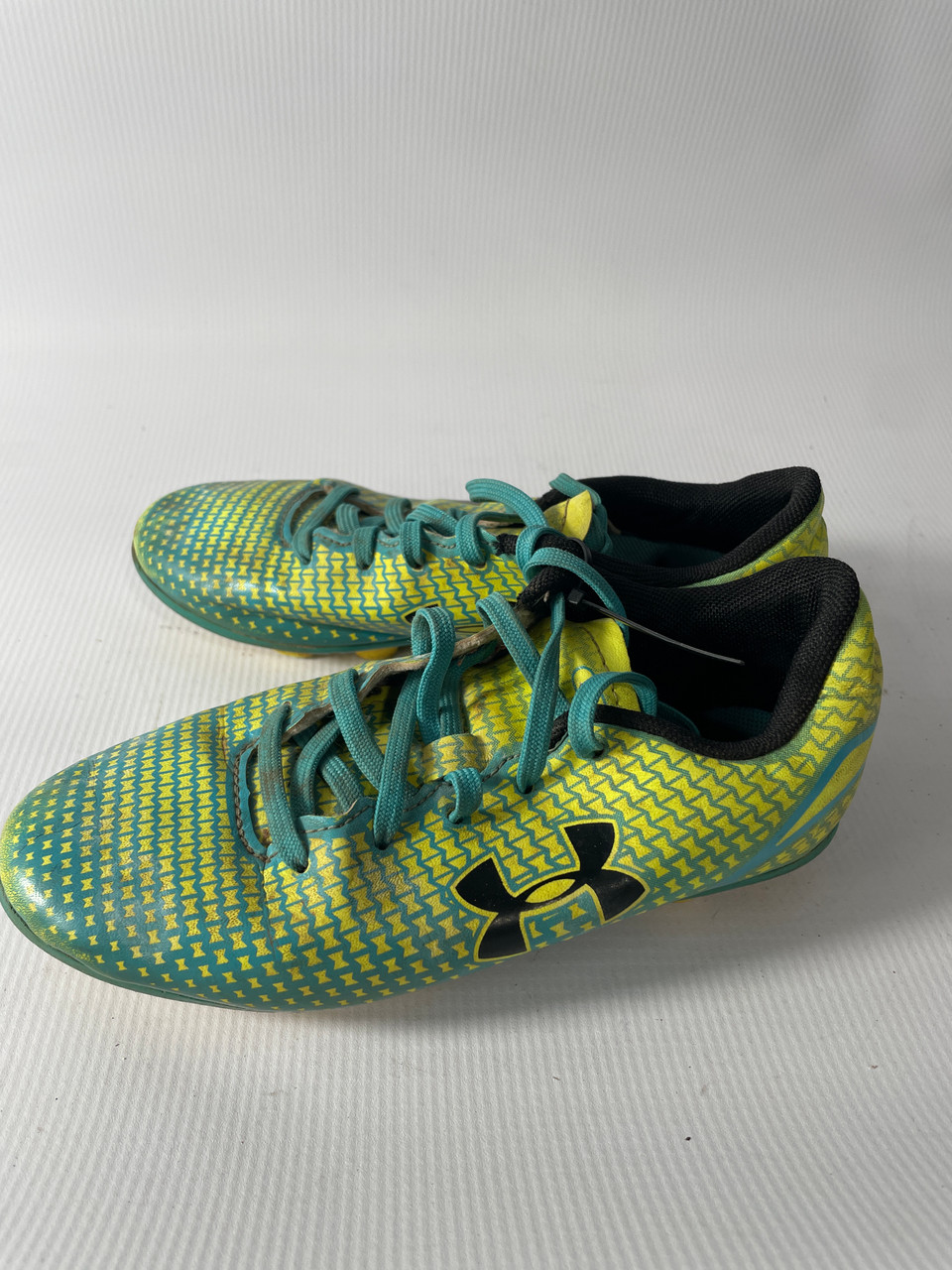 Used Under Armour UNDER ARMOUR SOCCER YELLOW SIZE Y13 Youth