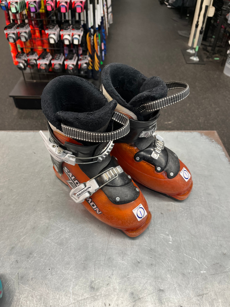 Used Salomon T2 Boys Snowboard Boots Orange Junior 01 11682-S000109437