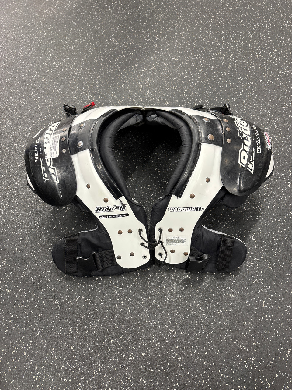 Used Riddell WARRIOR IIX YOUTH FB Shoulder Pads Black SM