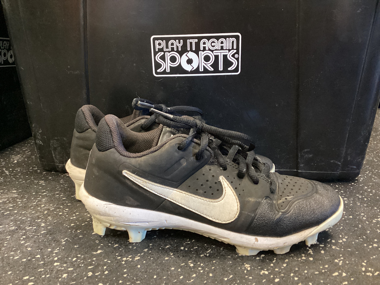 Used Nike A07583-001 BB/SB Cleats Black Junior - Main Image