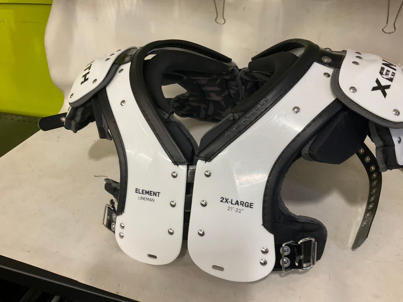 S680 Xenith Element ラインマン バーシティ ショルダーパッド S680 Xenith Element ラインマン バーシティ ショルダーパッド