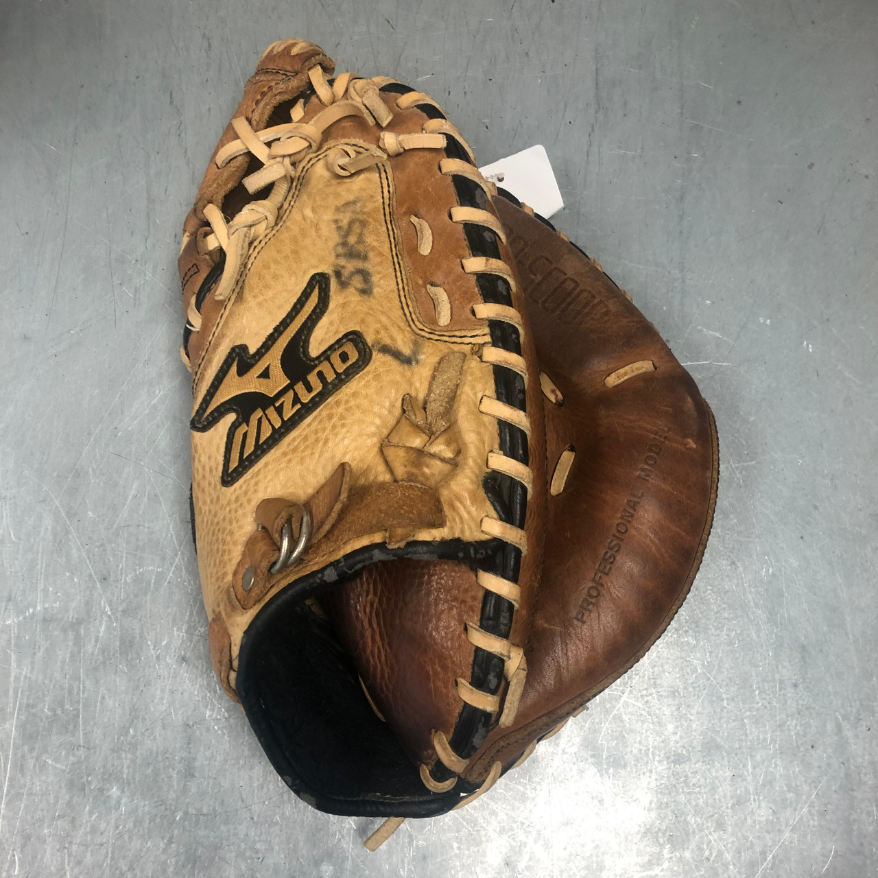 Used Mizuno GXC 74 32 1/2