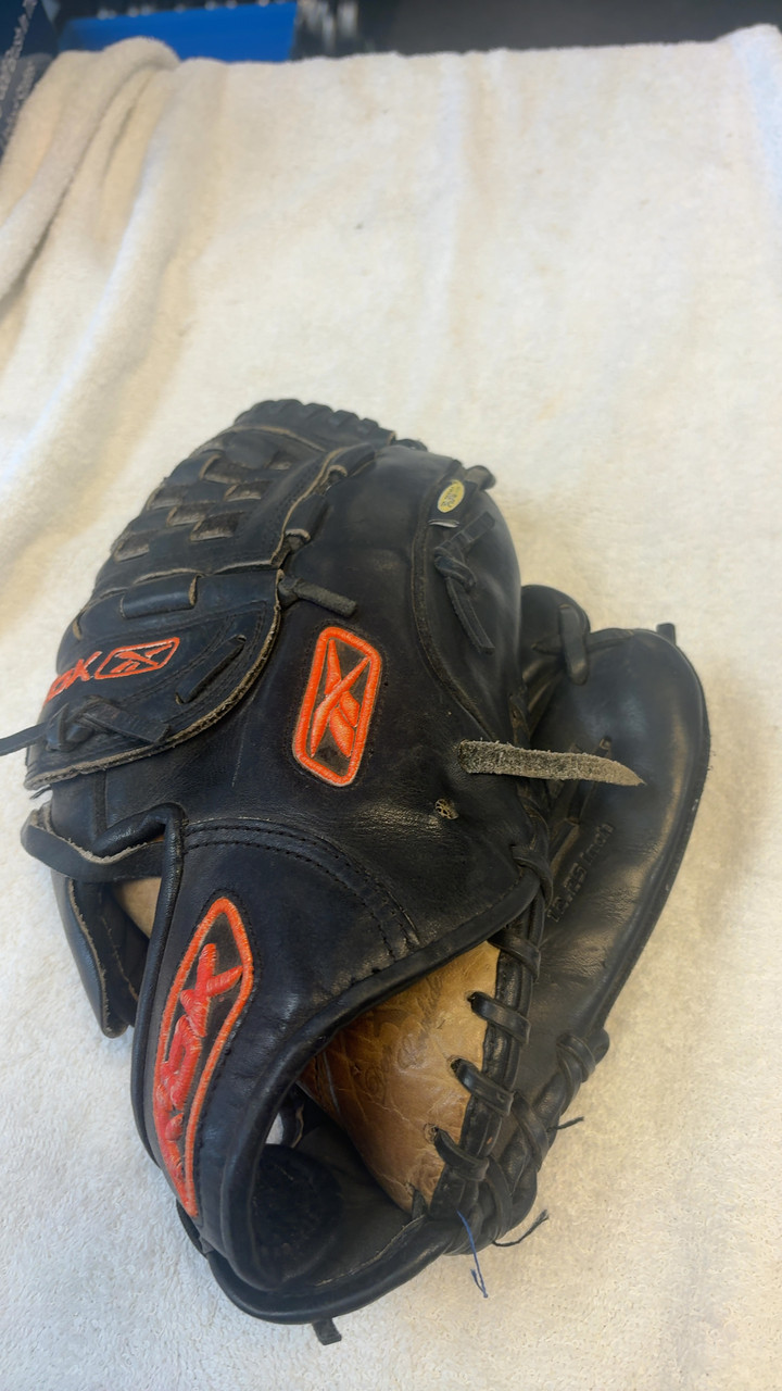 Used Reebok VR6000 DTR BB/SB Glove RH Throw Black 12 3/4