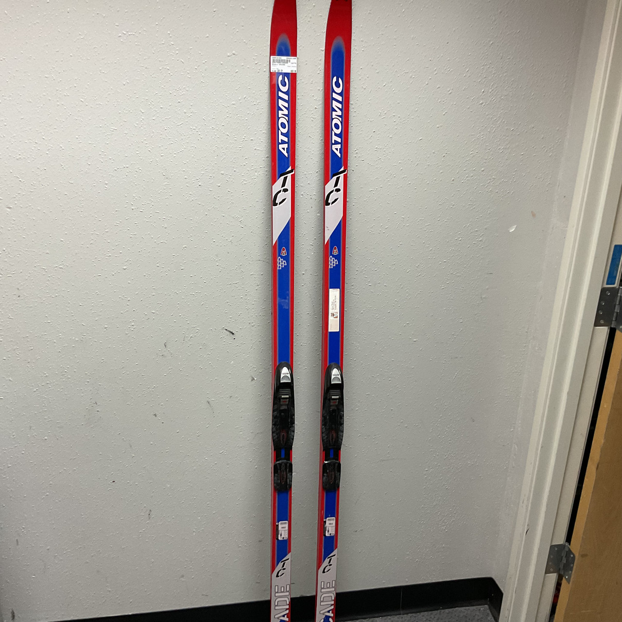Used Atomic CASCADE Mens XC Ski/Binding Red 180 cm