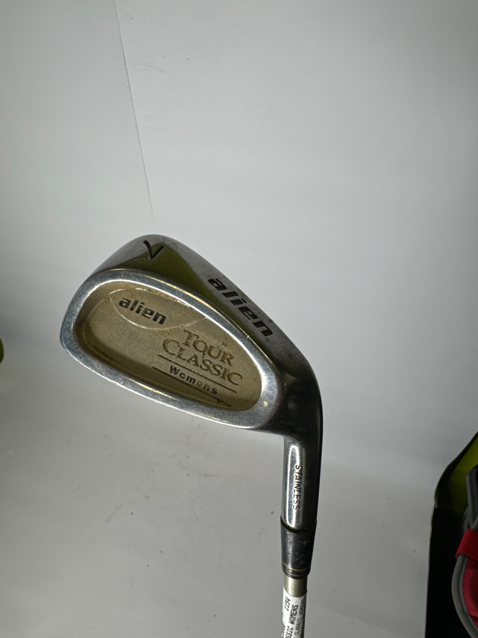 Used Alien TOUR CLASSIC WOMENS 7 Iron Stiff Flex Graphite Shaft