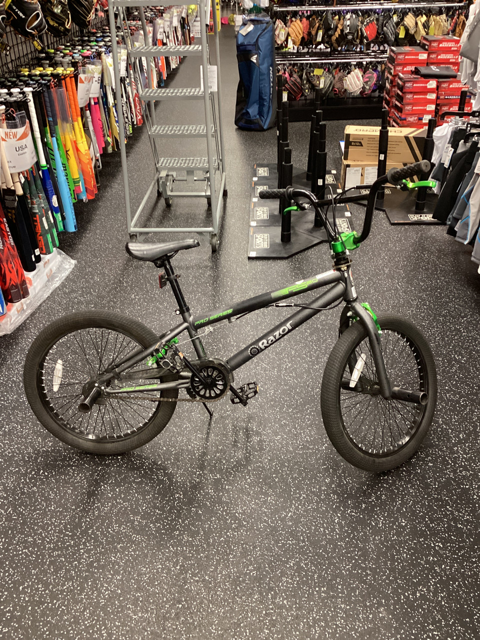 Used Razor FS20 BMX Bike Boys Black 18