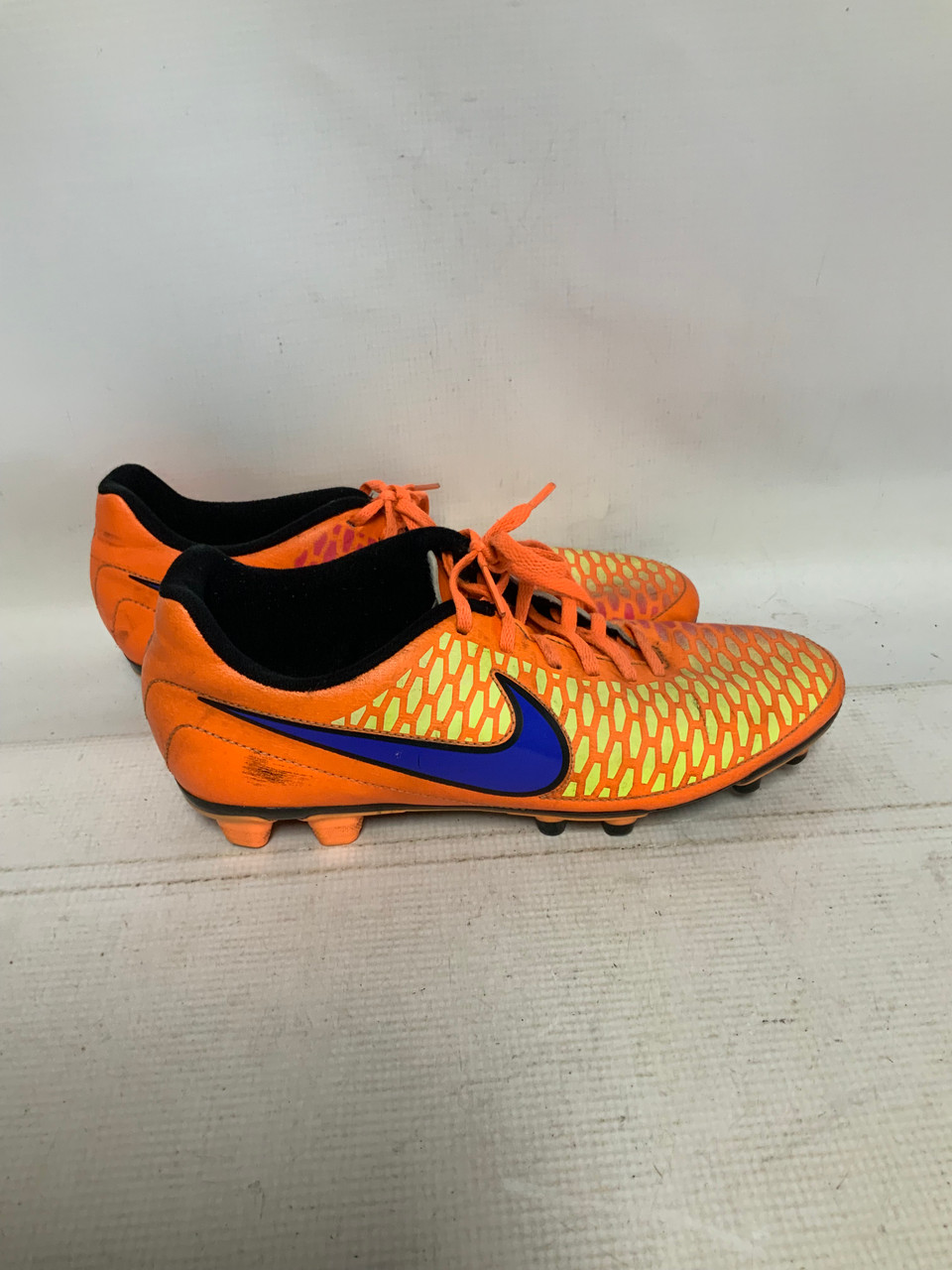 Used Nike MAGISTA Soccer Cleats Orange Senior 8.5