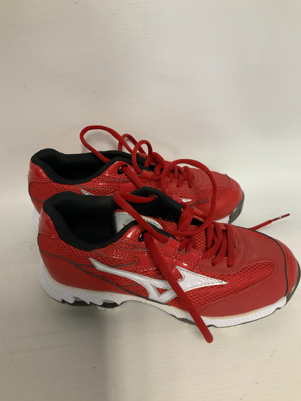 red mizuno softball cleats
