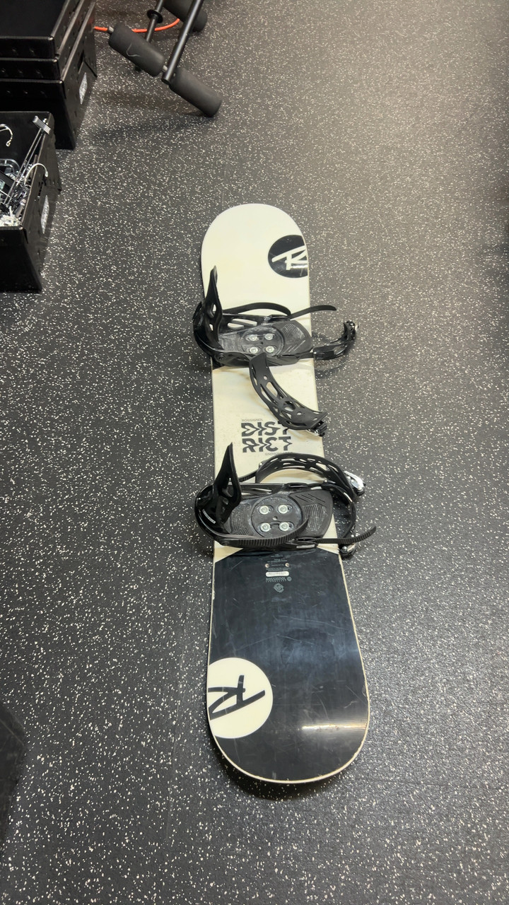 ROSSIGNOL DISTRICT 161 スノーボード板　黒白 ROSSIGNOL DISTRICT 161 スノーボード板 黒白 【公式通販】