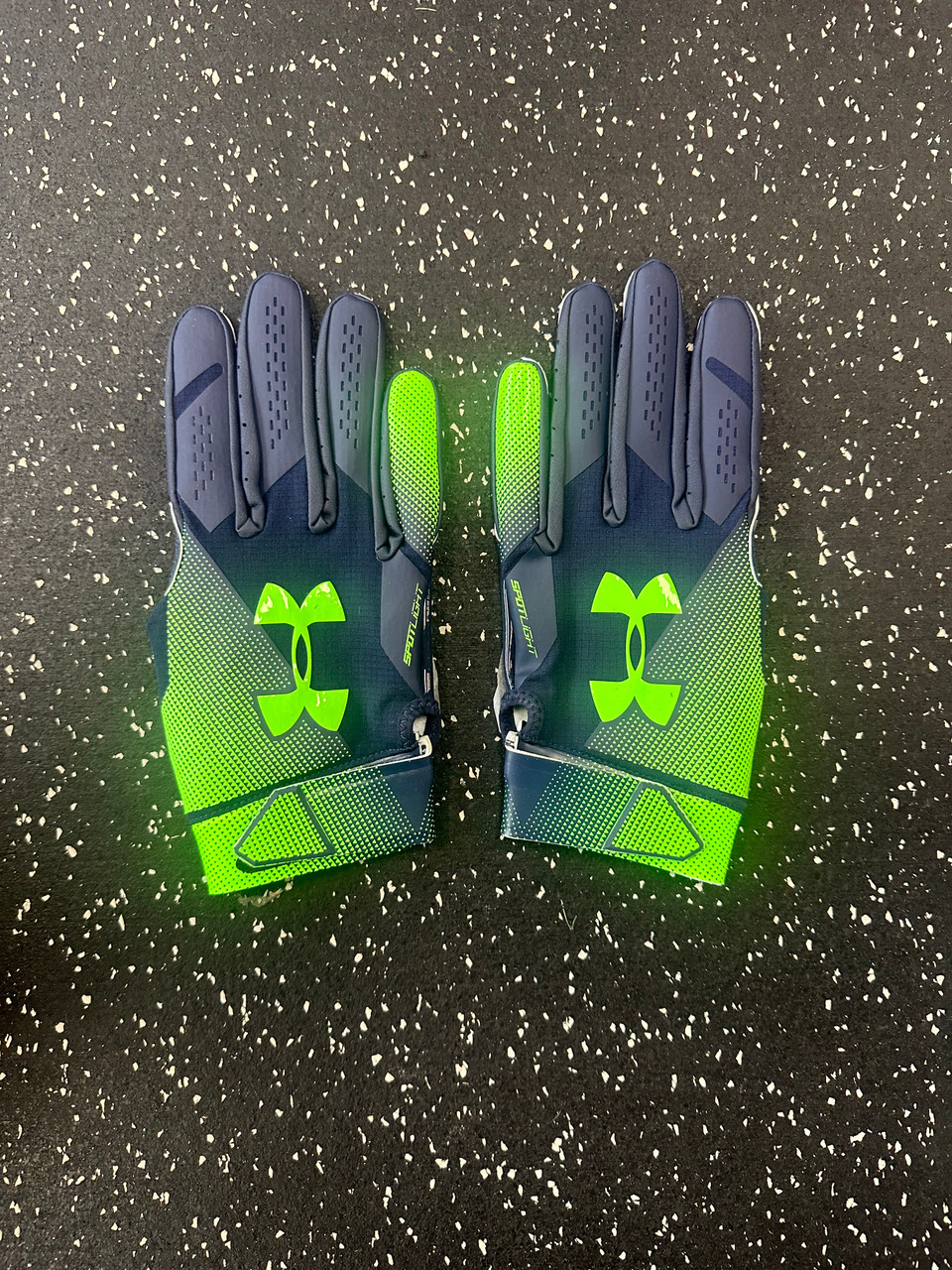 Used Under Armour SPOTLIGHT FB Gloves Black And Neon Green LG