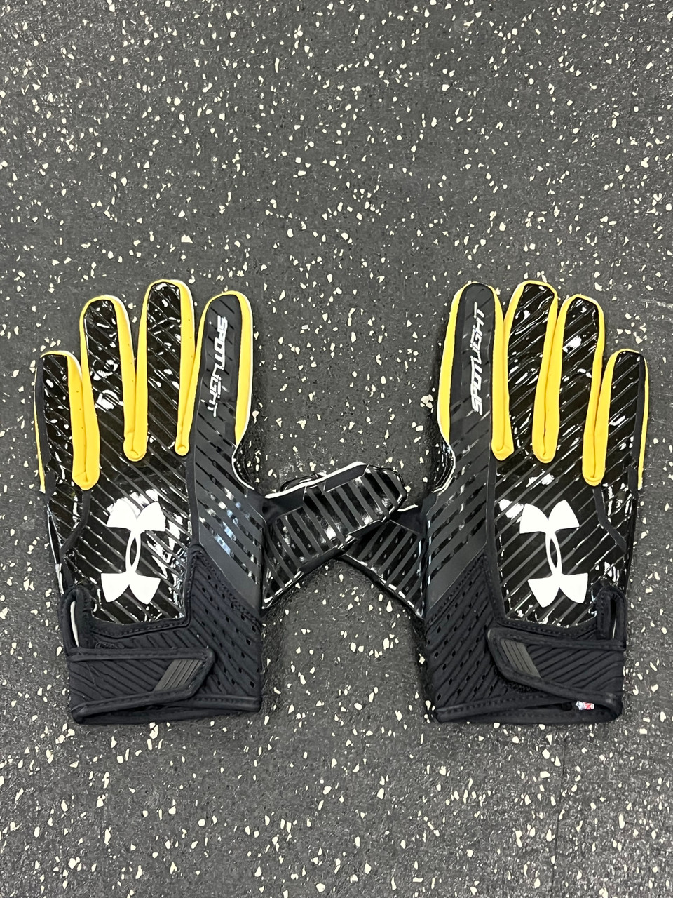 Used Under Armour SPOTLIGHT FB Gloves Black XL