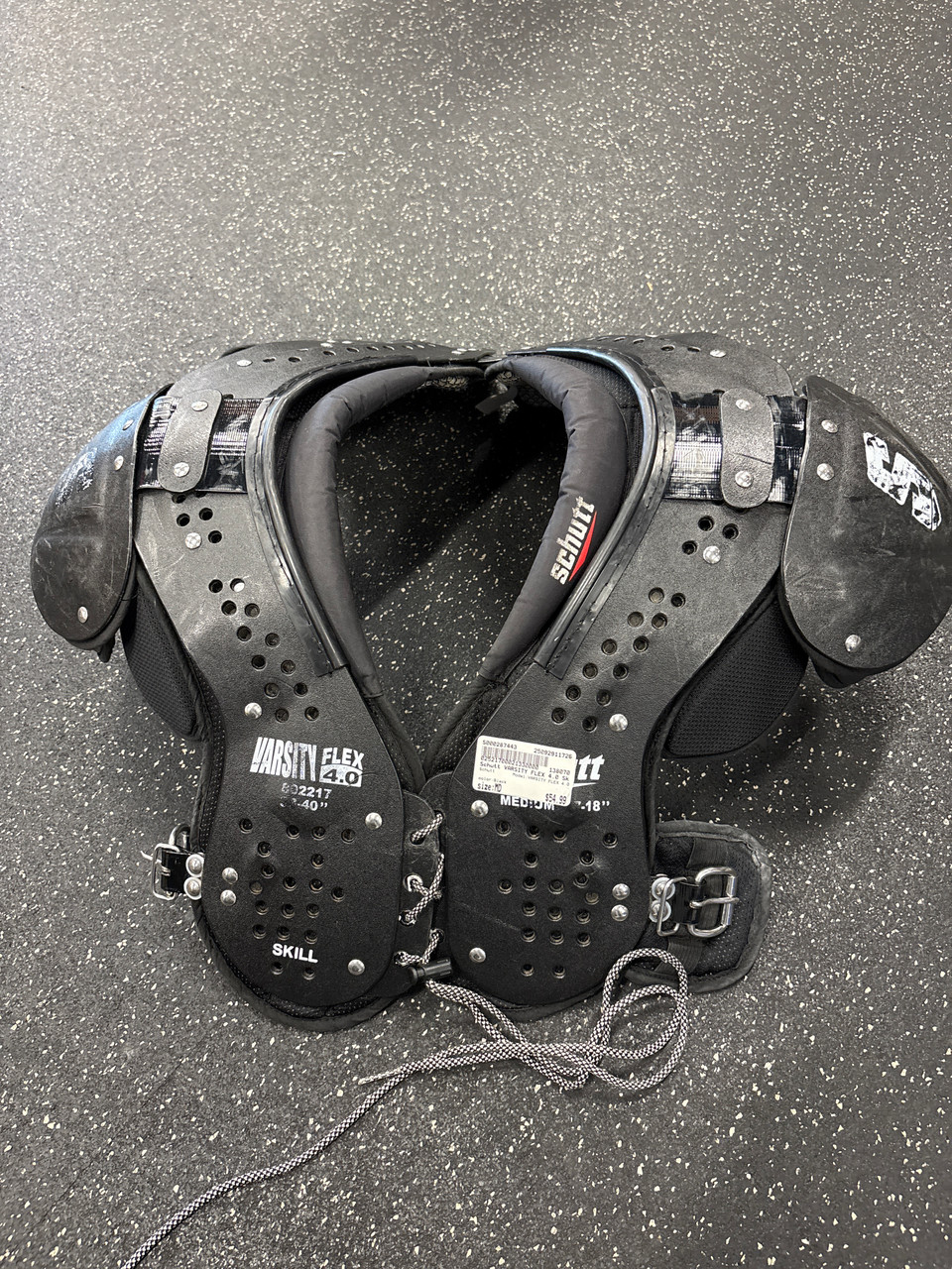 Used Schutt VARSITY FLEX 4.0 FB Shoulder Pads Black MD