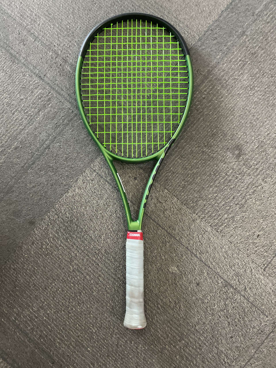 Used Wilson TEAM BLADE V8 16X18 280G Adult Tennis Racquet Green 4 3/8