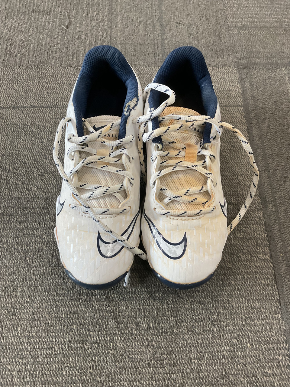 navy blue nike softball cleats