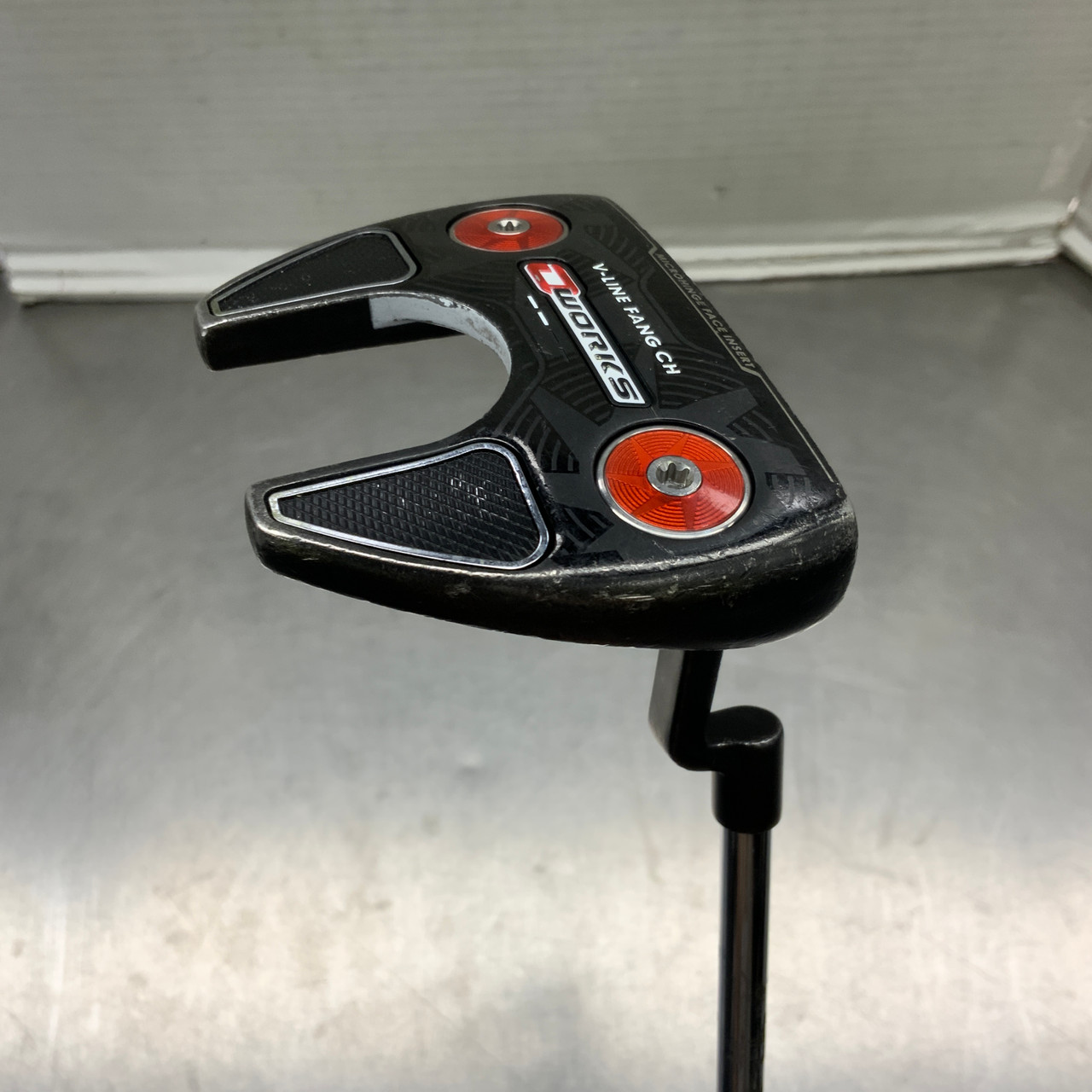 Odyssey O-Works Red V-Line Fang CH Putter - GolfOnline ODYSSEY O