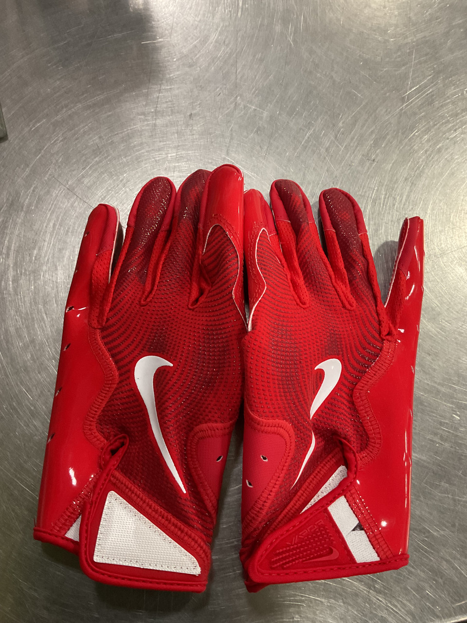 nike red gloves