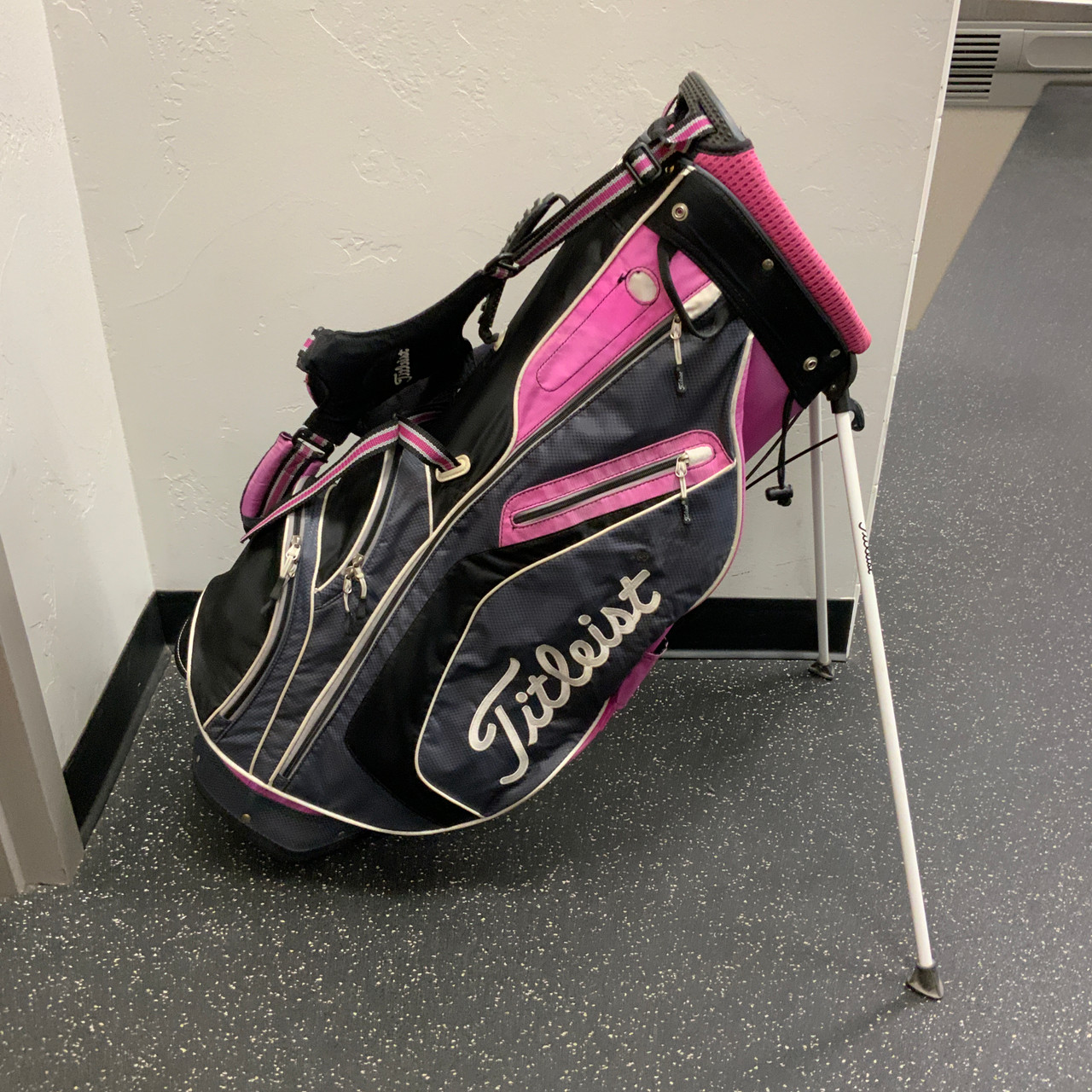 Titleist スタンドバッグ ブラック/ピンク dショッピング |タイトリスト TITLEIST ライツアウト限定スタンド