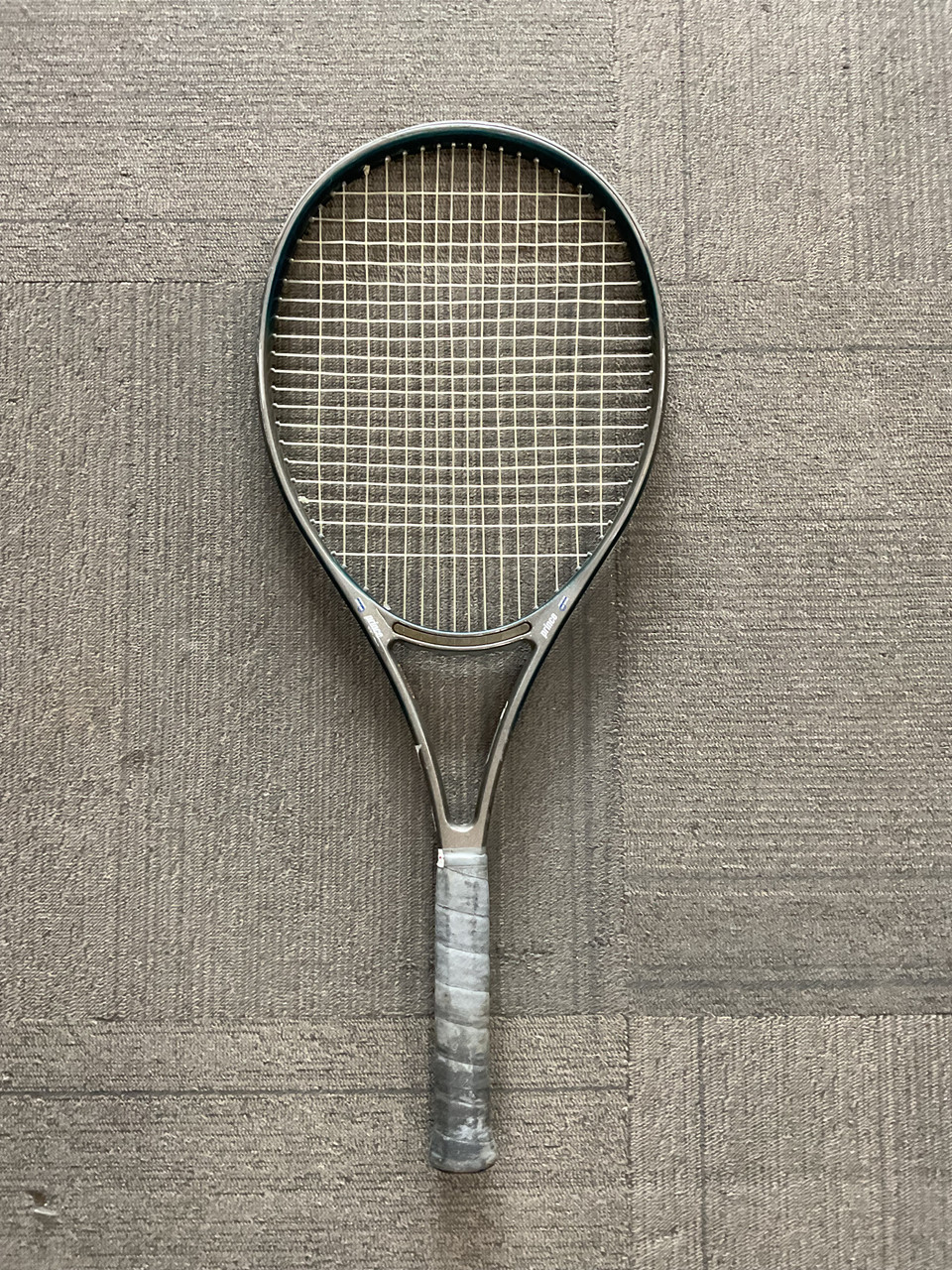 Used Prince CTS SYNERGY D8 26 OVERSIZE Adult Tennis Racquet Grey