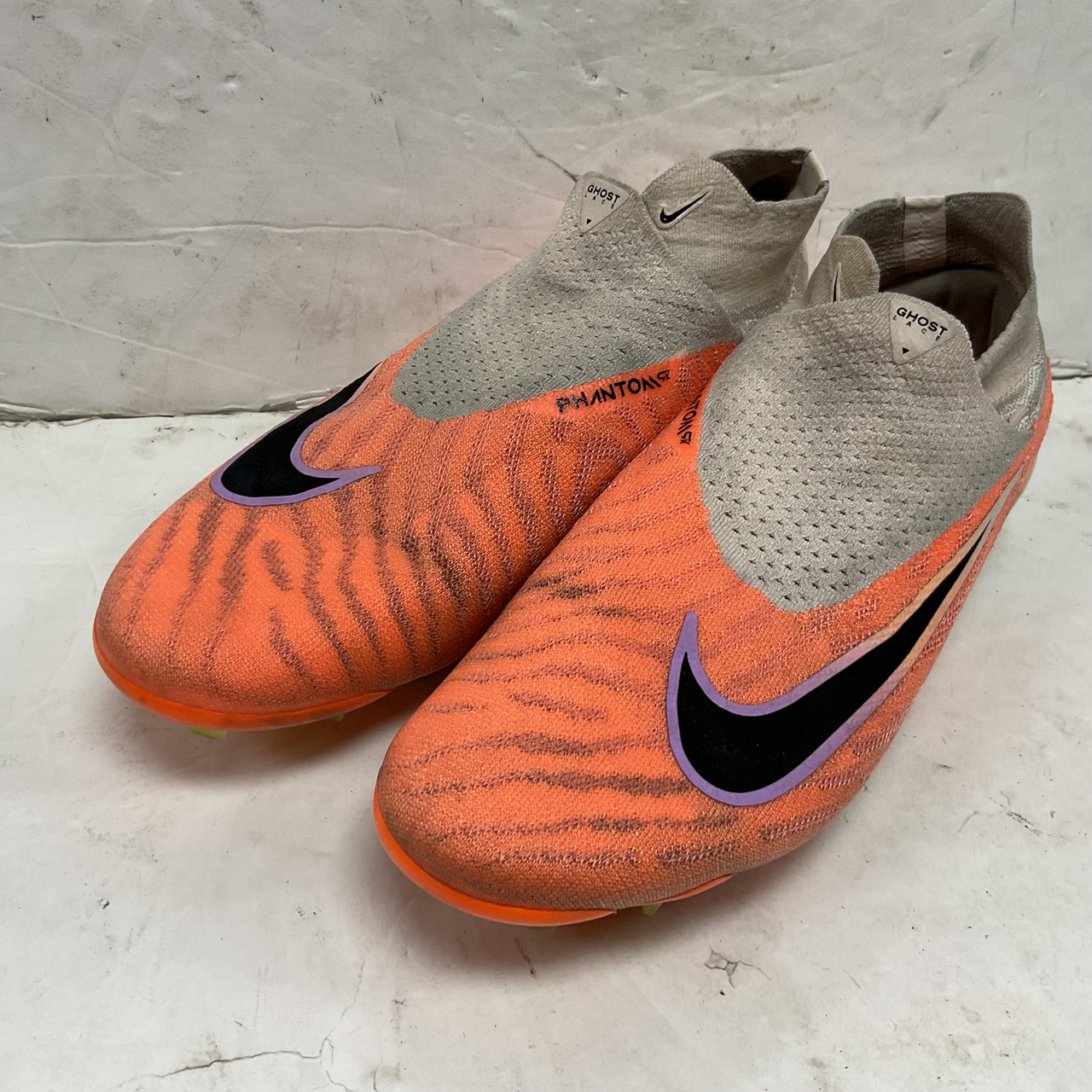 Used Nike DZ3487-800 Soccer Cleats White And Orange Senior 12