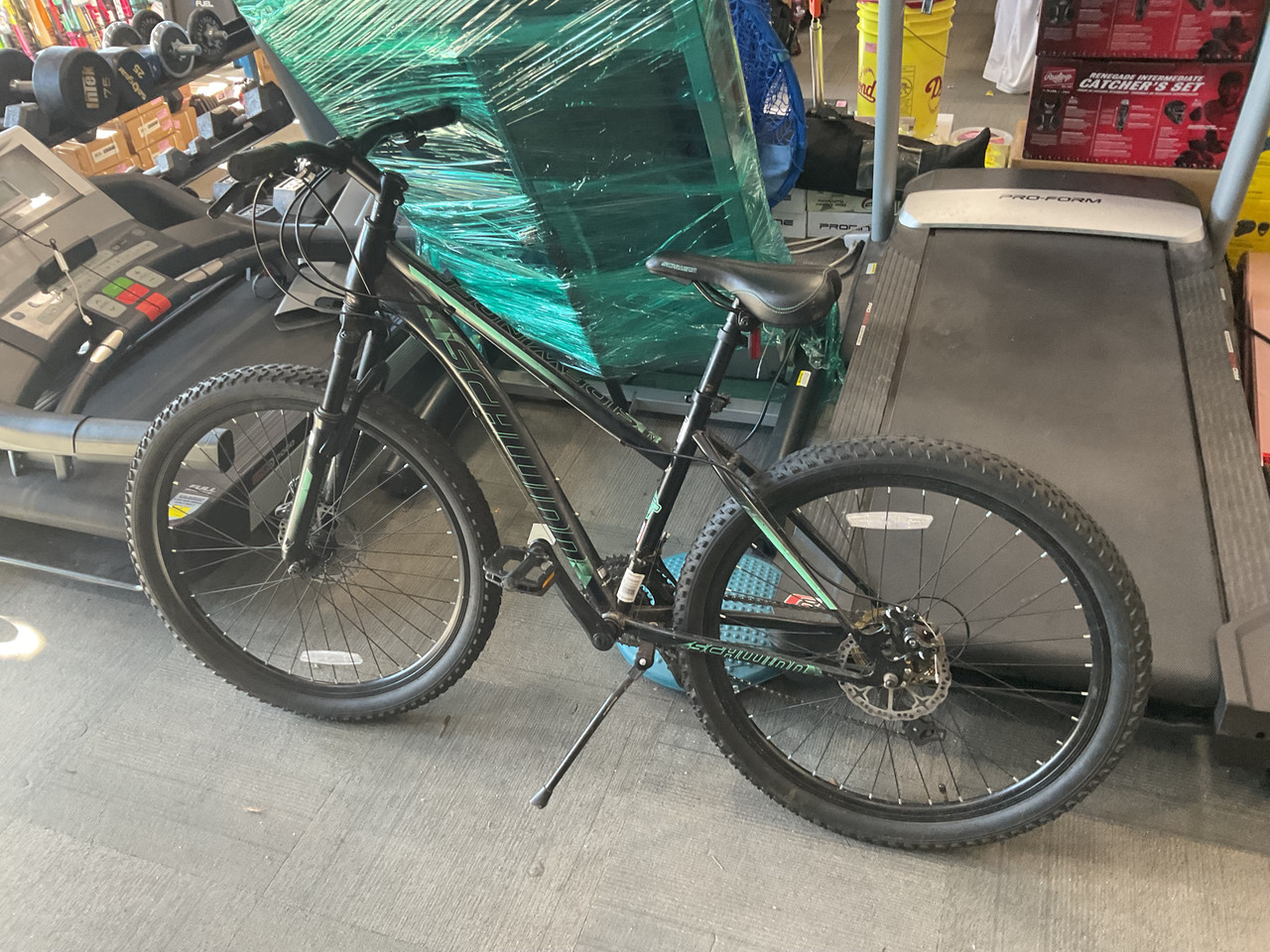 Used Schwinn SIDEWINDER Mountain Bike Boys Black 26