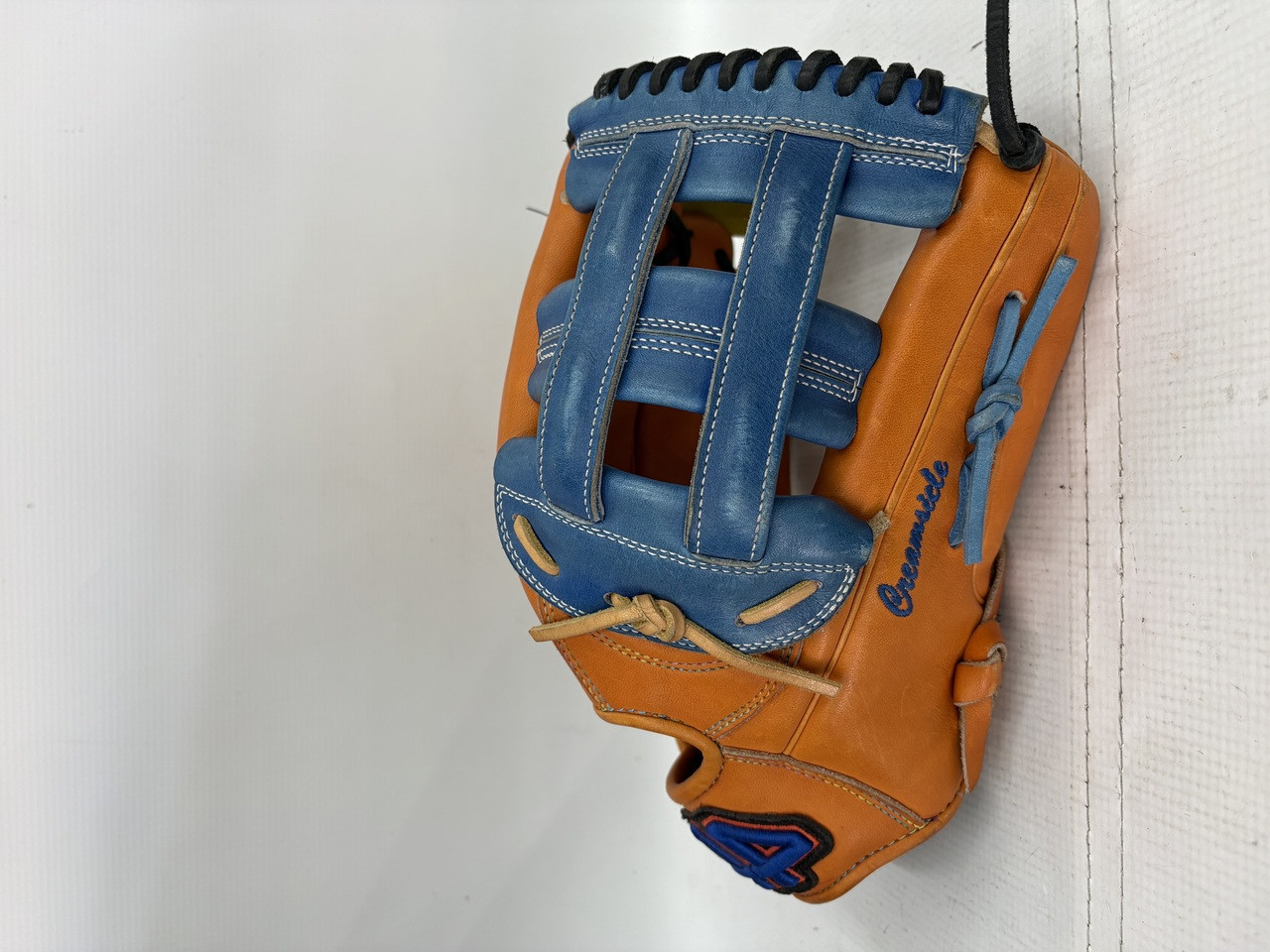 Used 44 PRO BB/SB Glove RH Throw Navy Blue And Orange 12 1/4