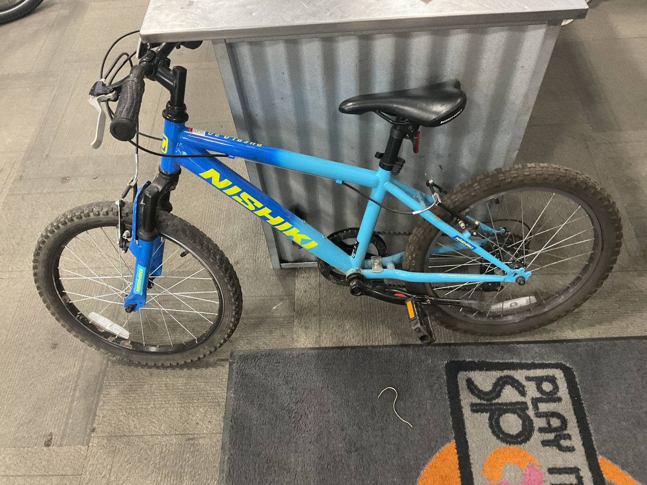 Used Nishiki PUEBLO 20 Mountain Bike Boys Royal Blue 20
