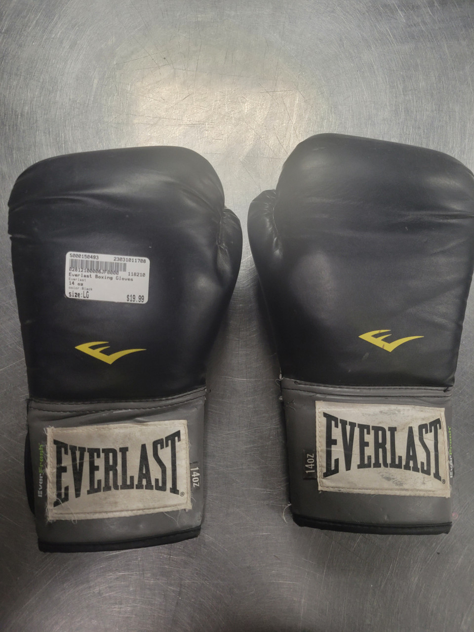 Used Everlast LG 14 oz Boxing Gloves 11708-S000150493