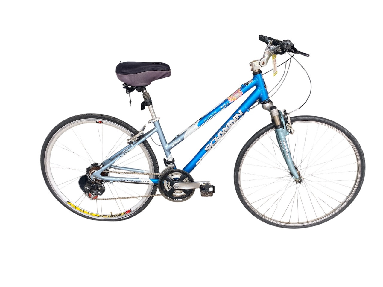 schwinn trailway bicycle Step-Thru 28in Periwinkle / One Size With the help of a powerful front suspension fork to soak up bumps Schwinn Men's Trailway 700c/28" Hybrid
