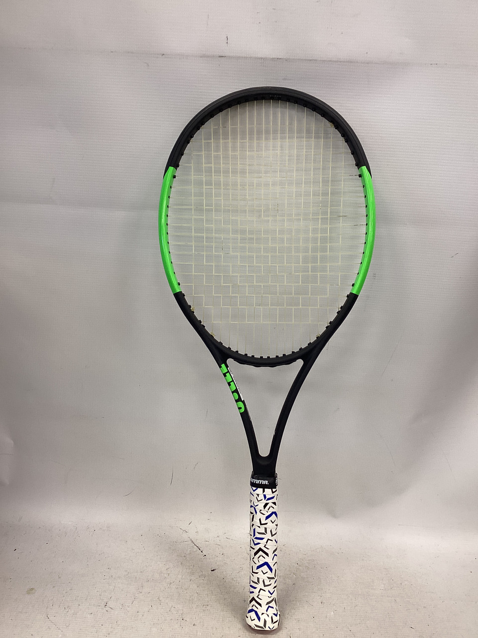 Used Wilson BLADE 104 V6.0 Adult Tennis Racquet Black 4 5/8
