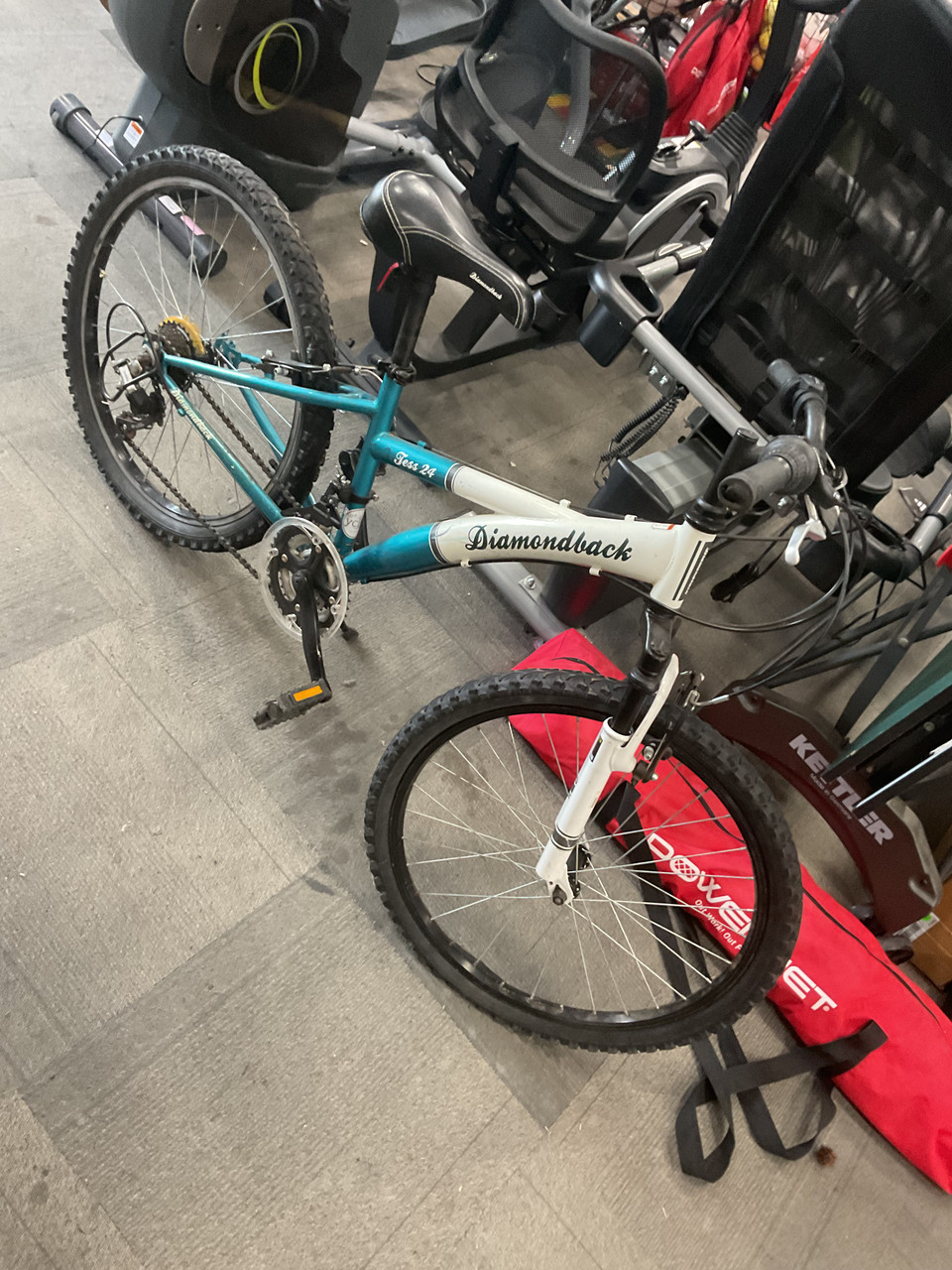 Used Diamondback TESS 24 Mountain Bike Womens Black 43-47cm - 17