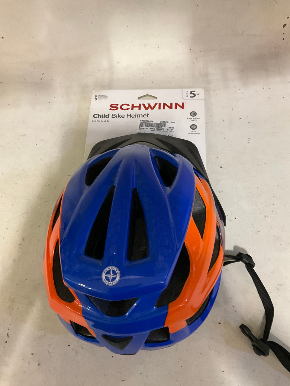 schwinn bicycle helmet Dash Adult thru vents provide efficient cooling on warm days Used Schwinn BIKE HELMET CHILD