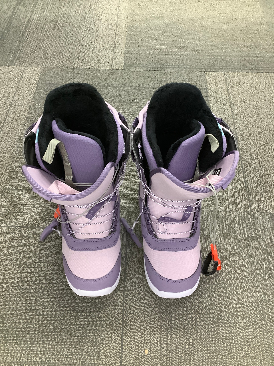 Used Burton MINT WOMENS Womens Snowboard Boots Purple Senior 9