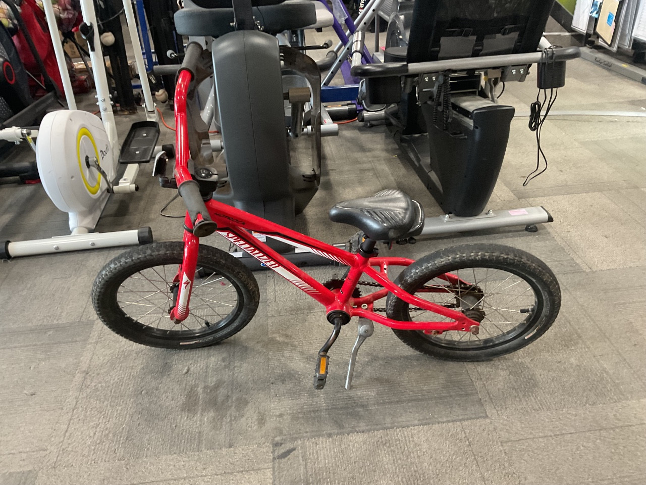 Used Specialized HOT ROCK 16 Mountain Bike Boys Red 16