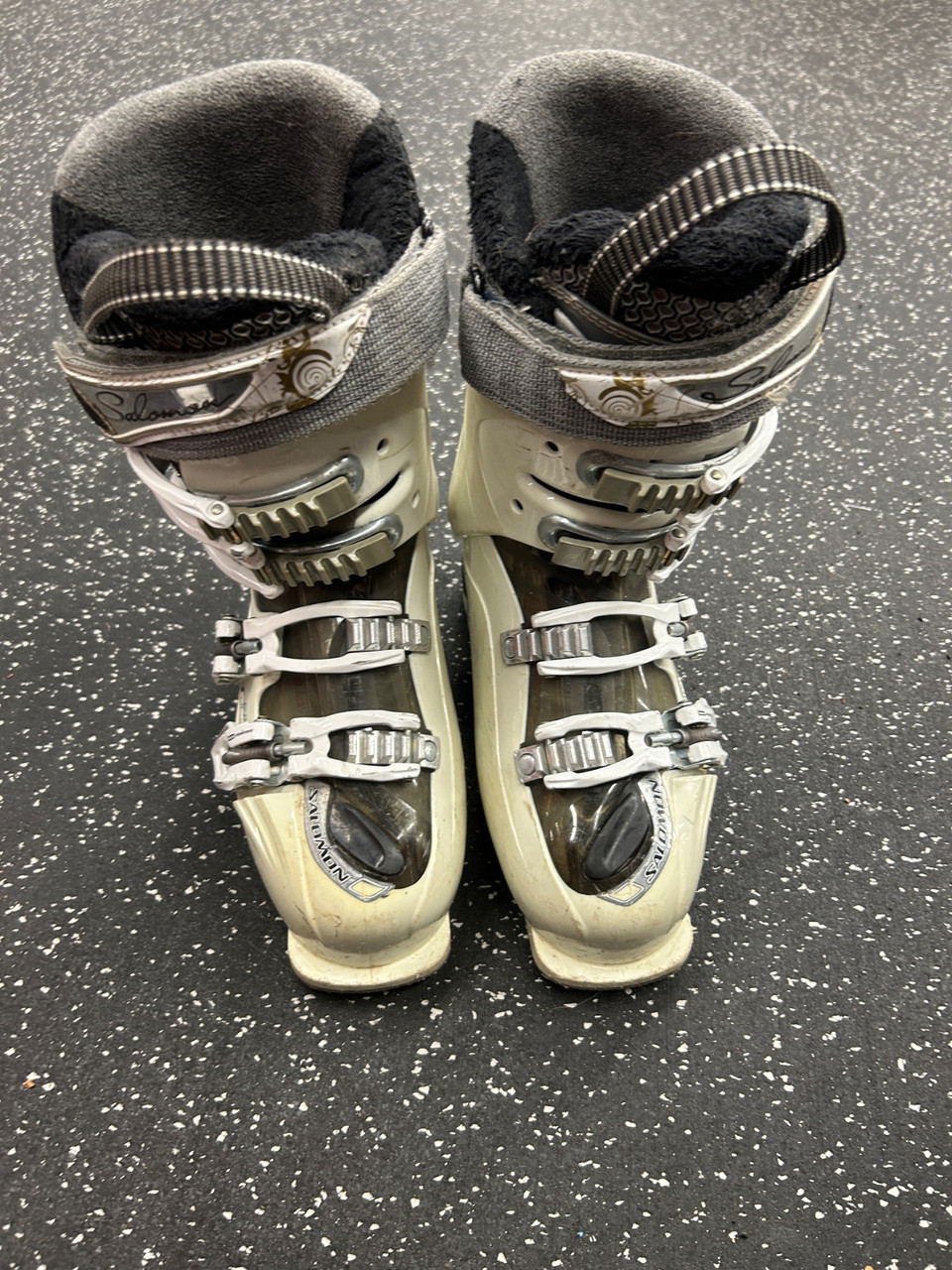 salomon energyzer 70 ski boots Select HV 2025 The Hike and Ride technology makes Salomons QST ACCESS 70 T the ideal choice for young freeriders Salomon Jr Flyer Energyzer 70