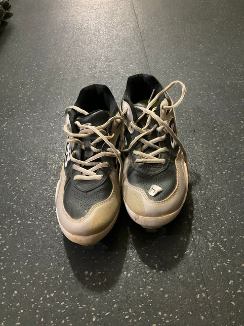 Vist Large View of Product Image Which is Used BoomBah 17081 BB/SB Cleats Black And White Youth 07.5