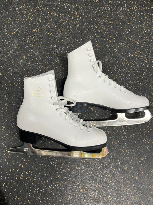 Vist Large View of Product Image Which is Used DAOUST Girls Figure Skate White Junior 03