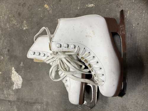 Vist Large View of Product Image Which is Used Jackson GLACIER 120 Girls Figure Skate White Junior 01