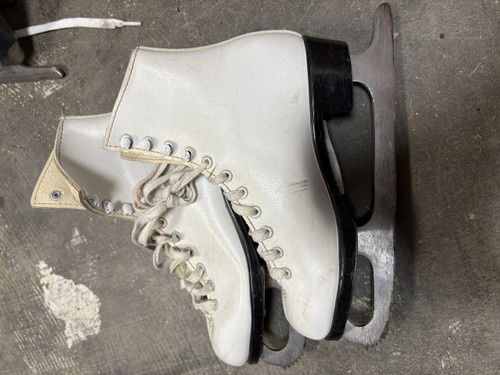 Vist Large View of Product Image Which is Used Lange FIGURE SKATES Girls Figure Skate White Junior 03